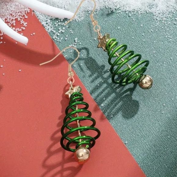 Christmas Tree Earrings 🎄 - Picture 6 of 9
